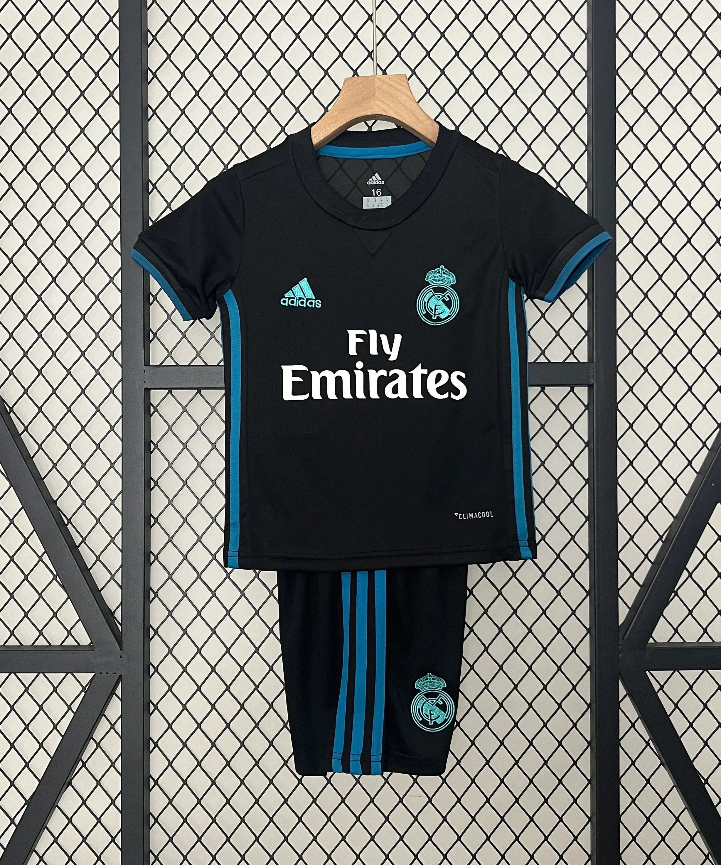 Real Madrid Retro 17/18 Away Jersey Kids
